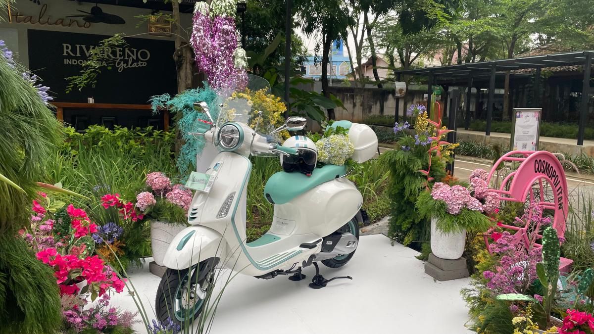 Vespa Indonesia Hadirkan Instalasi Bunga di Cipete, Banyak Activity!