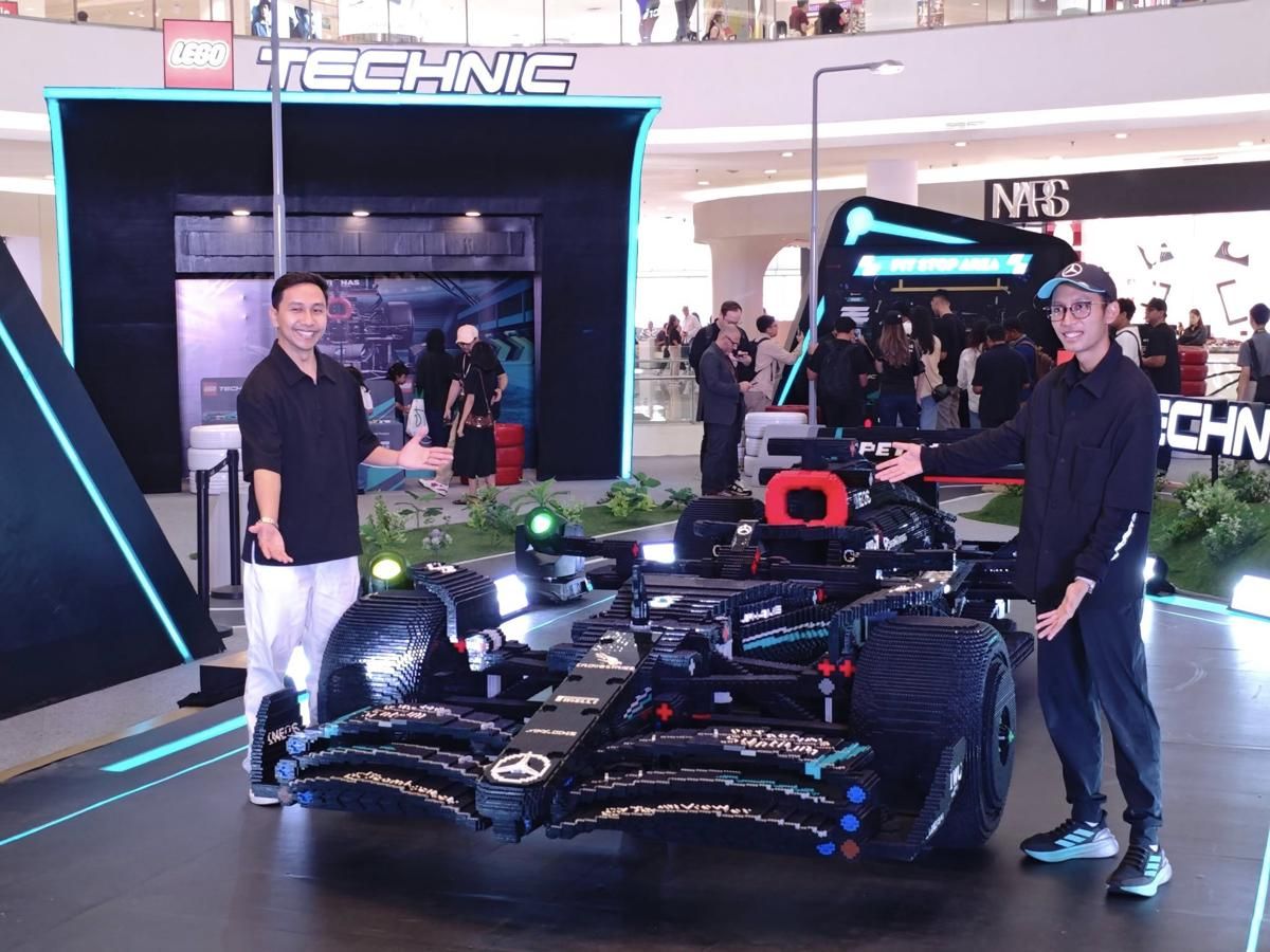 LEGO Group Bawa Replika Mercedes-AMG PETRONAS F1 Ukuran Asli ke Indonesia!
