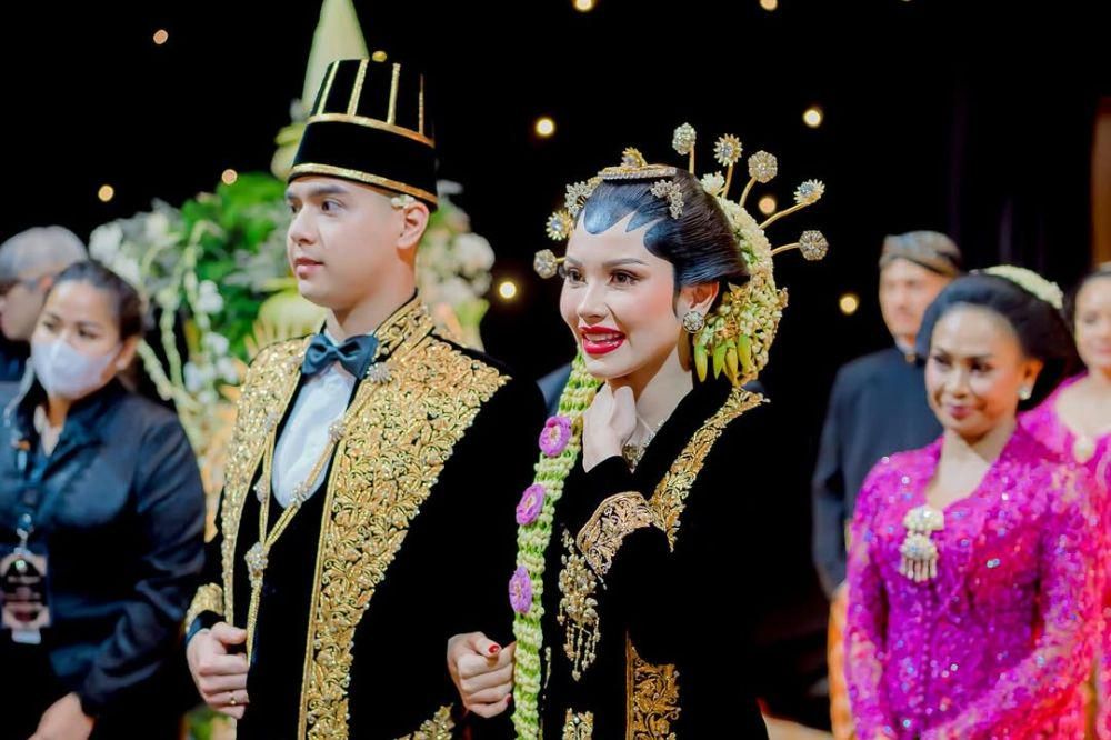 Detail Makeup dan Hairdo Alyssa di Acara Unduh Mantu, Tampil Menawan dengan Kebaya!