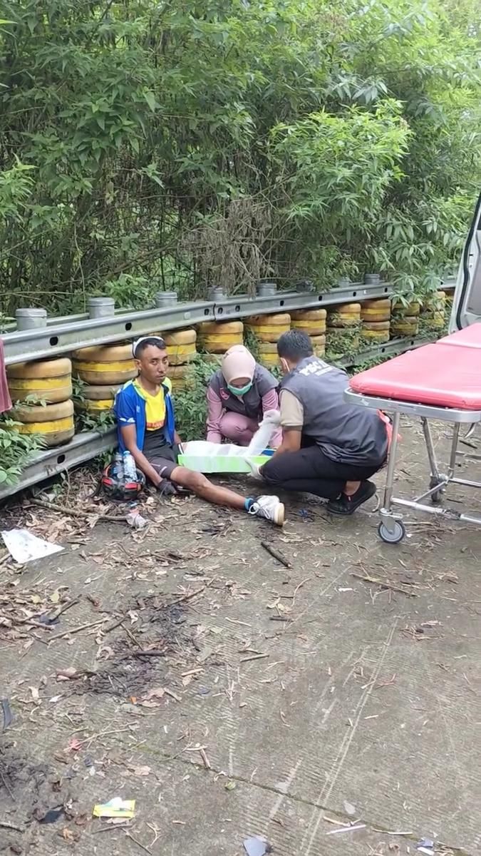 Rem Blong, Pesepeda 'Terbang' Tabrak Roller Barrier di Jalur Ekstrem Sarangan
