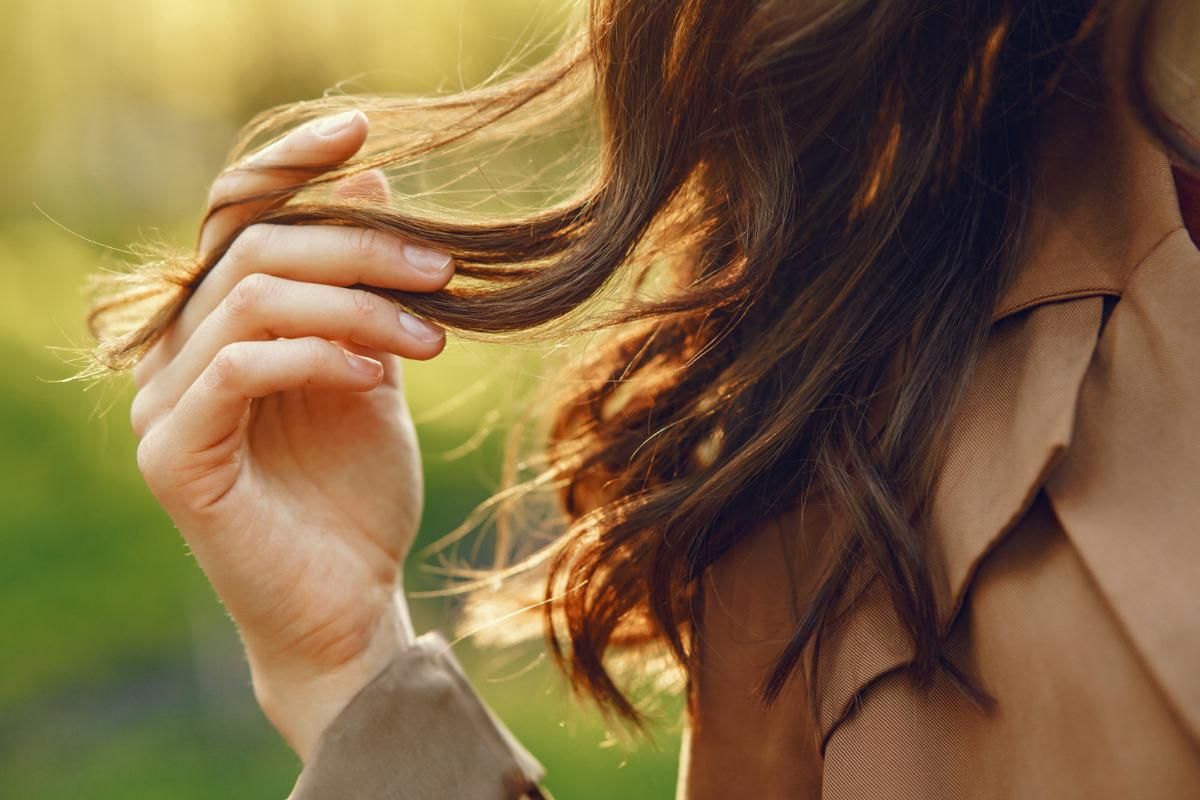 5 Cara Menjaga Kesehatan Rambut biar Tidak Rusak Karena Sinar Matahari