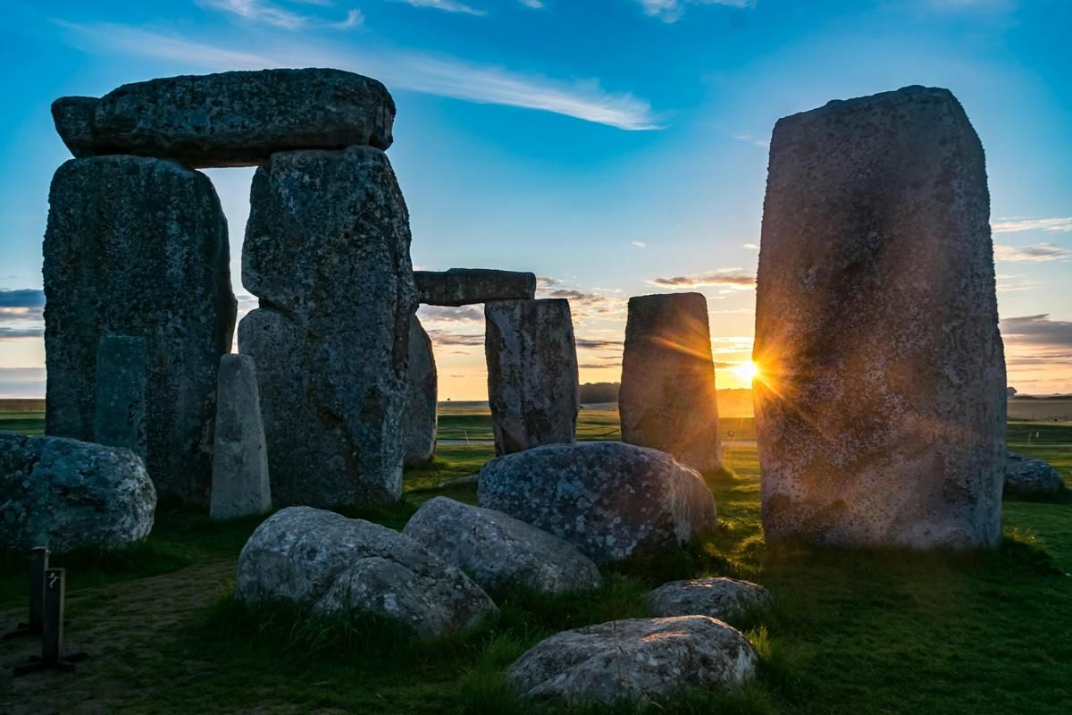 5 Bangunan Kuno yang Dirancang untuk Menyambut Solstis