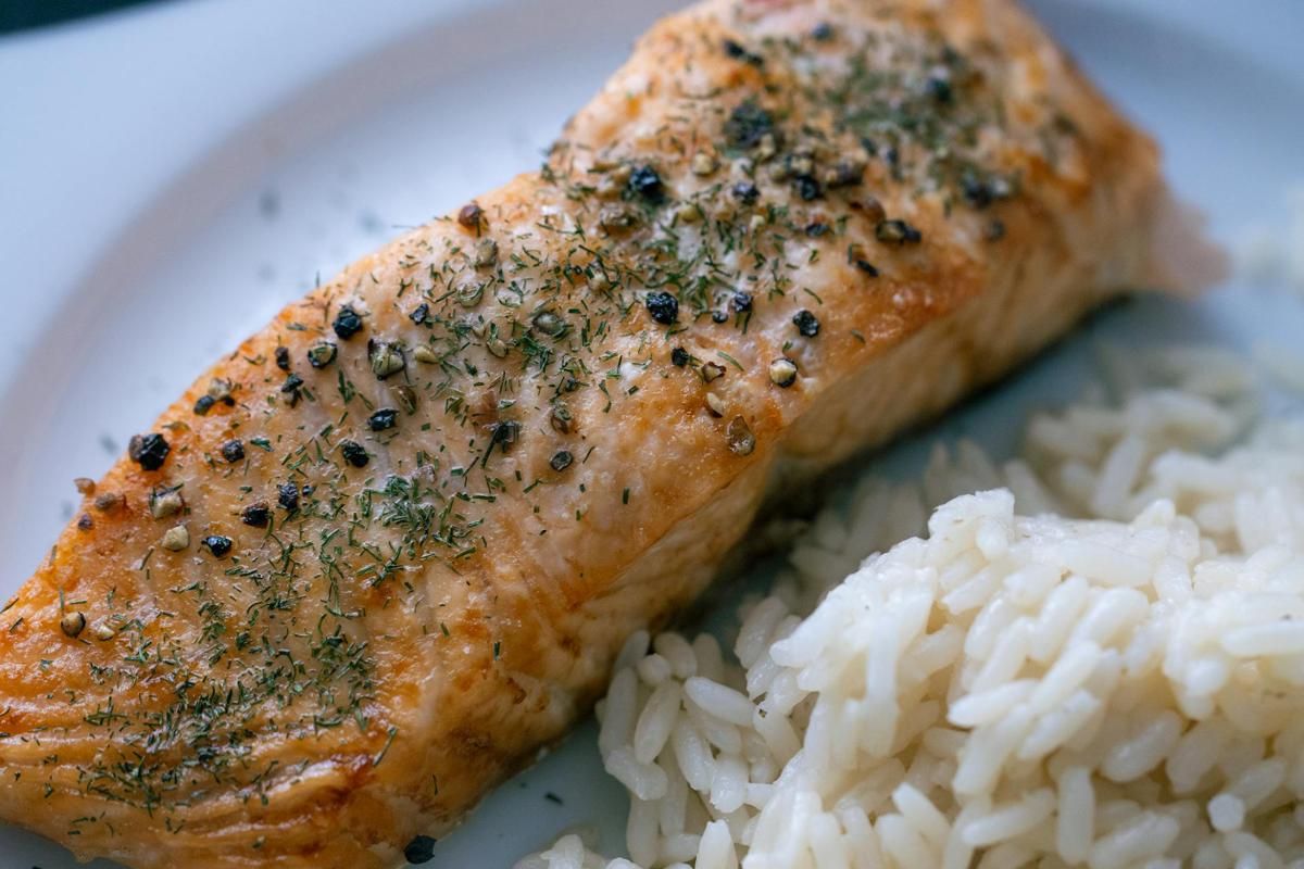5 Tips Memasak Salmon Pakai Air Fryer, Praktis dan Enak!