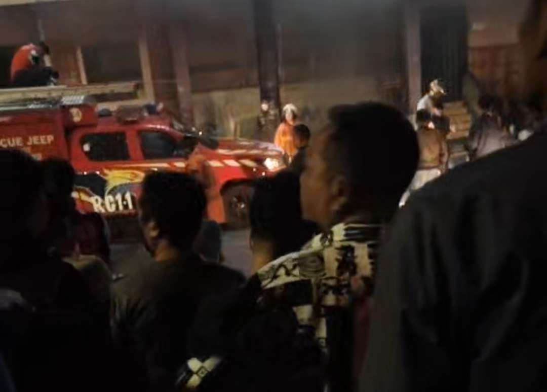 Kebakaran Sejumlah Toko di Pasar Kebon Kembang Bogor Minggu Malam