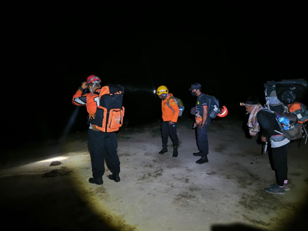 Terkendala Medan Ekstrem, Pendaki Brasil yang Jatuh di Rinjani Belum Ditemukan