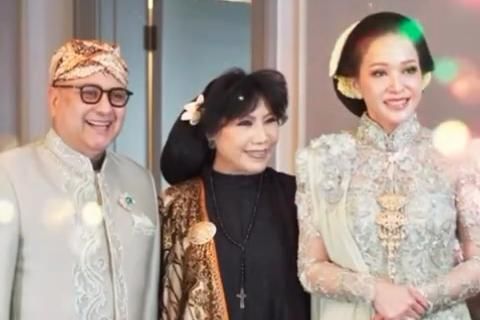 Cerita Anne Avantie saat Menjadi Desainer Kebaya Maia Estianty