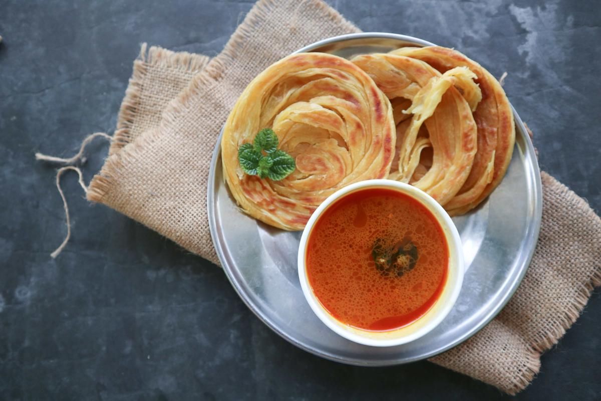 5 Tips Membuat Roti Prata yang Tipis, Renyah, dan Gak Alot!