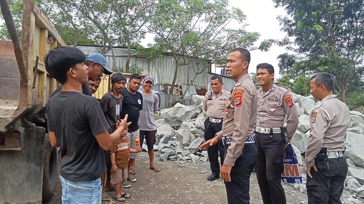 Truk ODOL Kerap Melintas di Tangerang, Polisi Sosialisasi ke Pengemudi