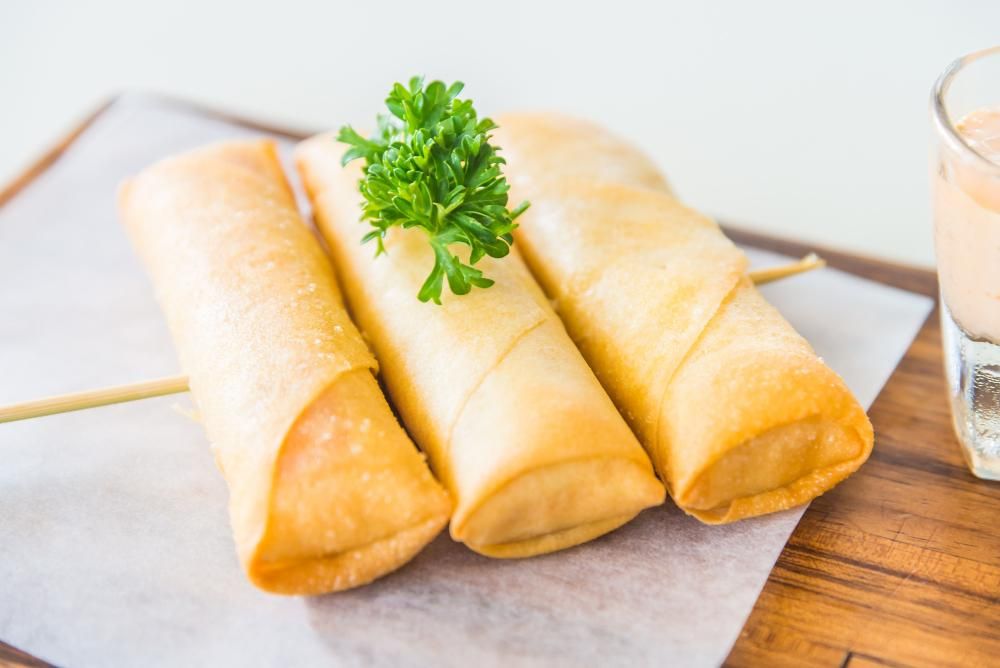 Resep Lumpia Isi Kornet Keju, Gorengan Gurih yang Lumer di Mulut!
