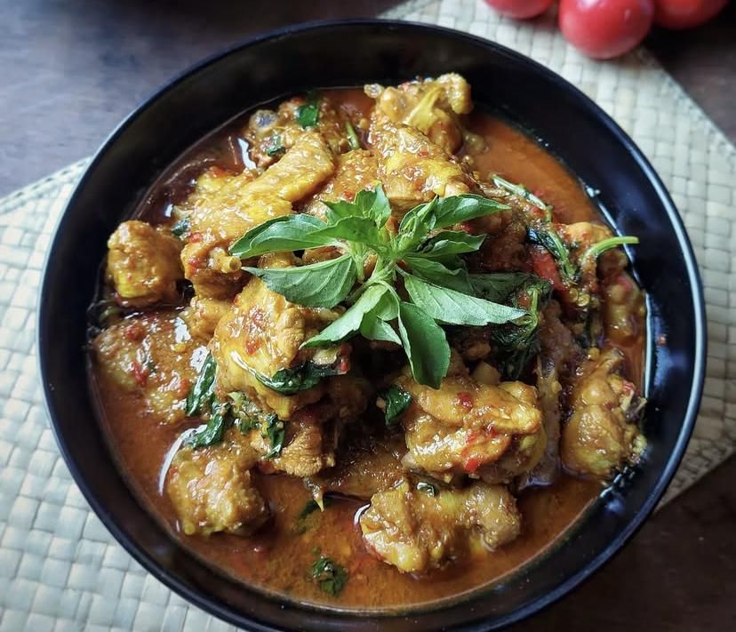 Resep Masak Ayam Rica-rica Daun Kemangi, Pedas dan Gurih