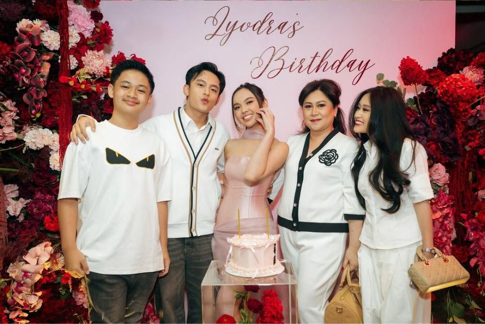 10 Potret Perayaan Ulang Tahun Lyodra, Meriah Bersama Orang Terkasih
