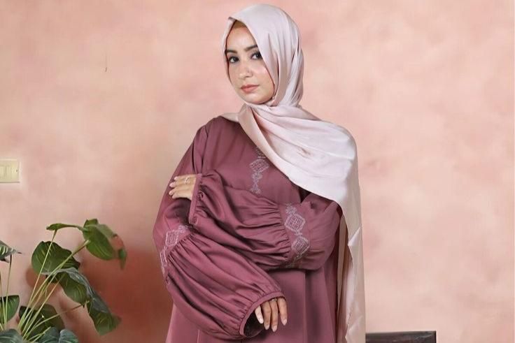 Warna Rose Taupe Cocok dengan Warna Apa? Coba 10 Kombinasi Ini