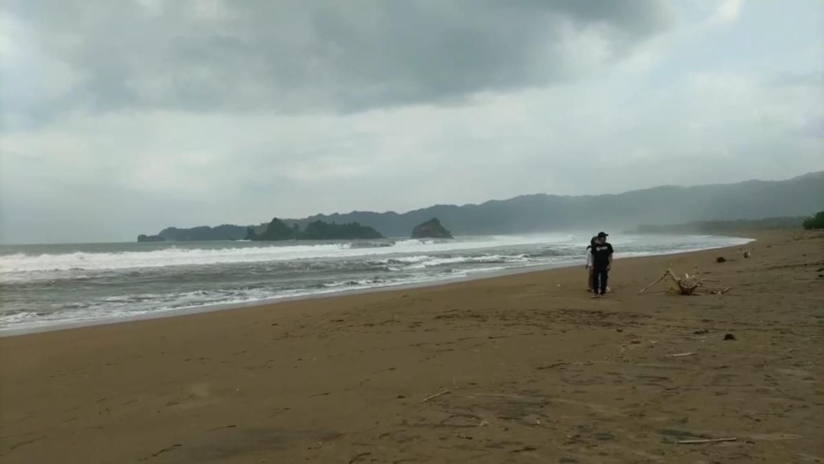 Mandi di Pantai, Remaja di Trenggalek Hilang Terseret Ombak