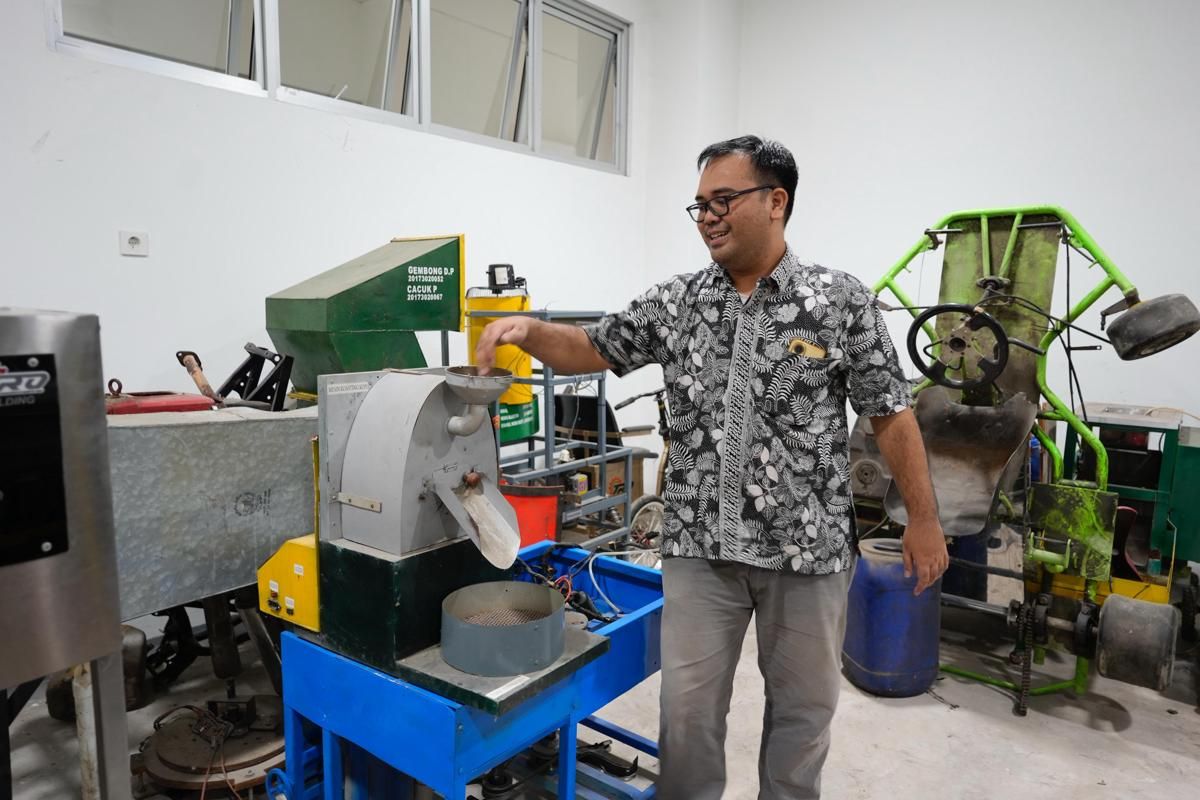 Dosen UMY Bikin Mesin Sangrai Biji Kopi Otomatis dengan Harga Terjangkau