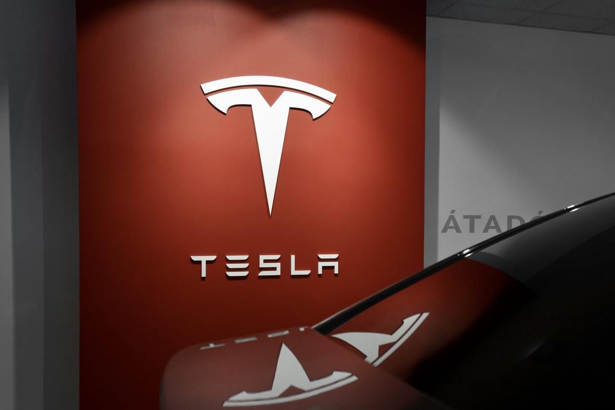 Saham Tesla Melejit usai Robotaxi Diluncurkan di Austin
