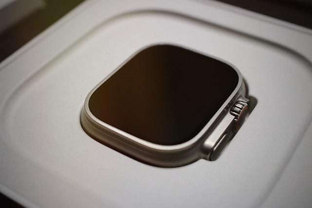 Kenapa Layar Apple Watch Bisa Mendadak Hitam, Tanda Rusak Total?