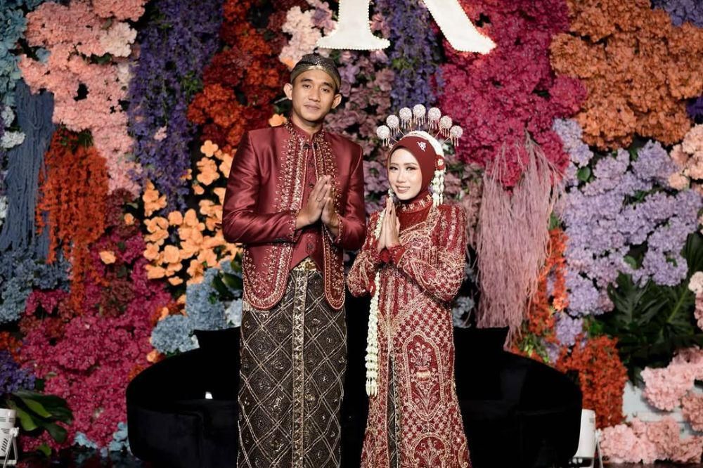7 Penampilan Rizky Ridho dan Istri di Resepsi Pernikahan