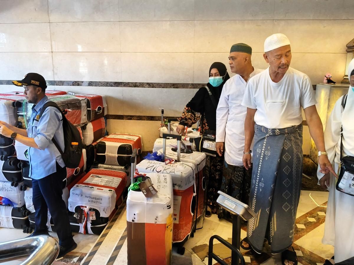 Kepulangan Dua Kloter Jemaah Haji Asal Surabaya Tertunda Imbas Perang