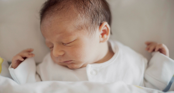 Berapa Lama Bayi Baru Lahir Harus Tidur? Ini Penjelasannya