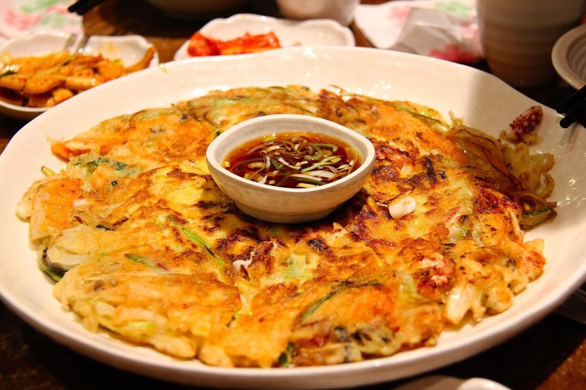 5 Tips Bikin Pajeon, Pancake Daun Bawang Korea yang Lembut dan Gurih