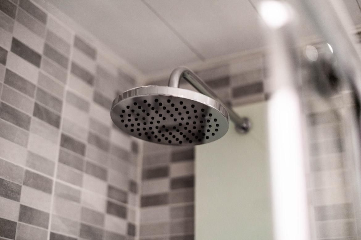 5 Langkah Merawat Shower agar Tidak Tersumbat dan Berkarat
