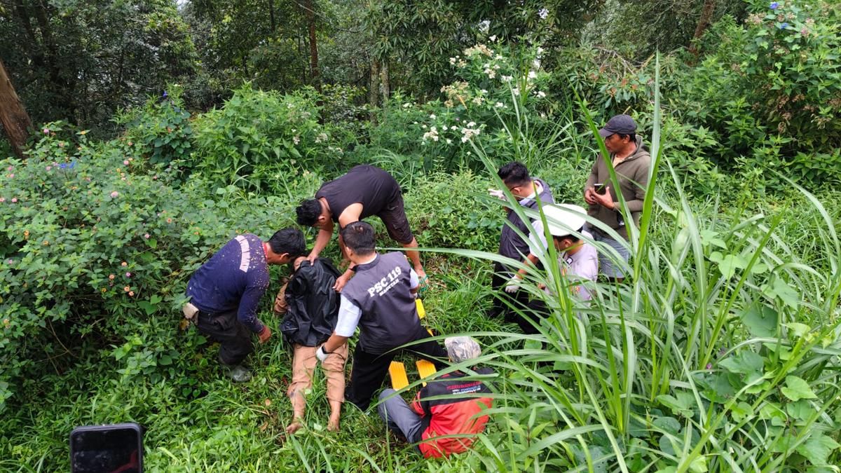 Pasutri Pengendara Vario Terjun ke Jurang di Jalur Sarangan