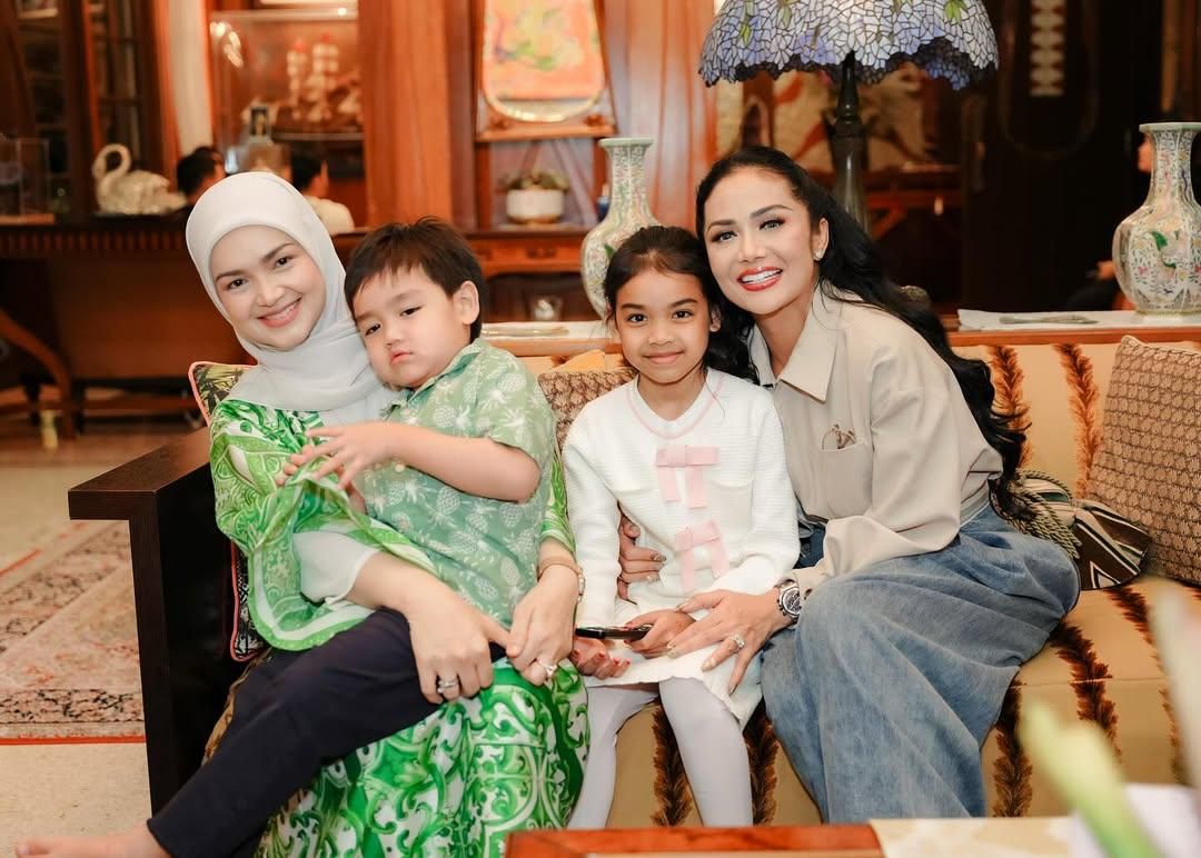 10 Potret Siti Nurhaliza dan Kris Dayanti Reuni, Ajak Anak dan Menantu