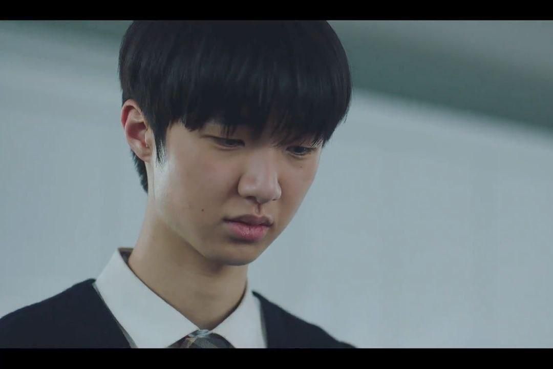 7 Kemalangan Hidup Kim Min Woo di Salon de Holmes, Korban Bullying