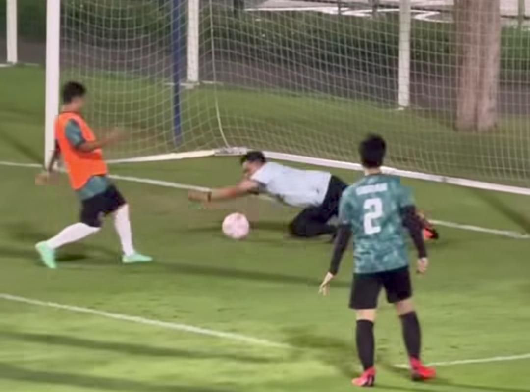 Viral Aksi Gibran Cetak Gol Saat Main Bola, Warganet Malah Fokus ke Kiper