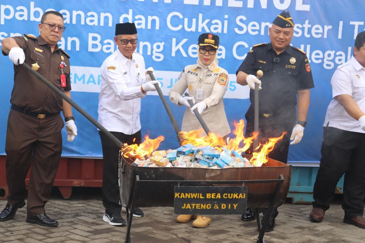 Bea Cukai Jateng Gagalkan Peredaran 64,5 Juta Rokok dan Miras Ilegal 