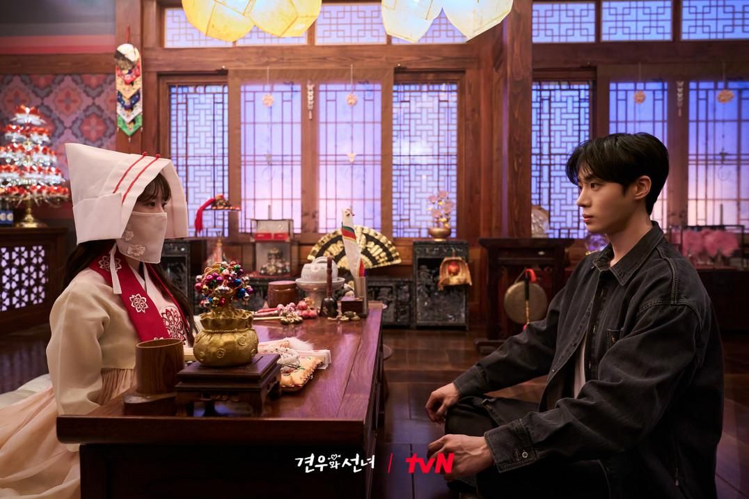 Ramalan Park Seong A Mengenai Nasib Gyeon Woo di Head Over Heels