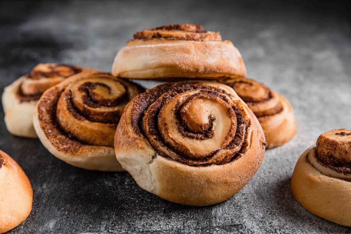 5 Tips Membuat Cinnamon Roll yang Empuk dan Gak Kering, Seenak Bakery Premium!