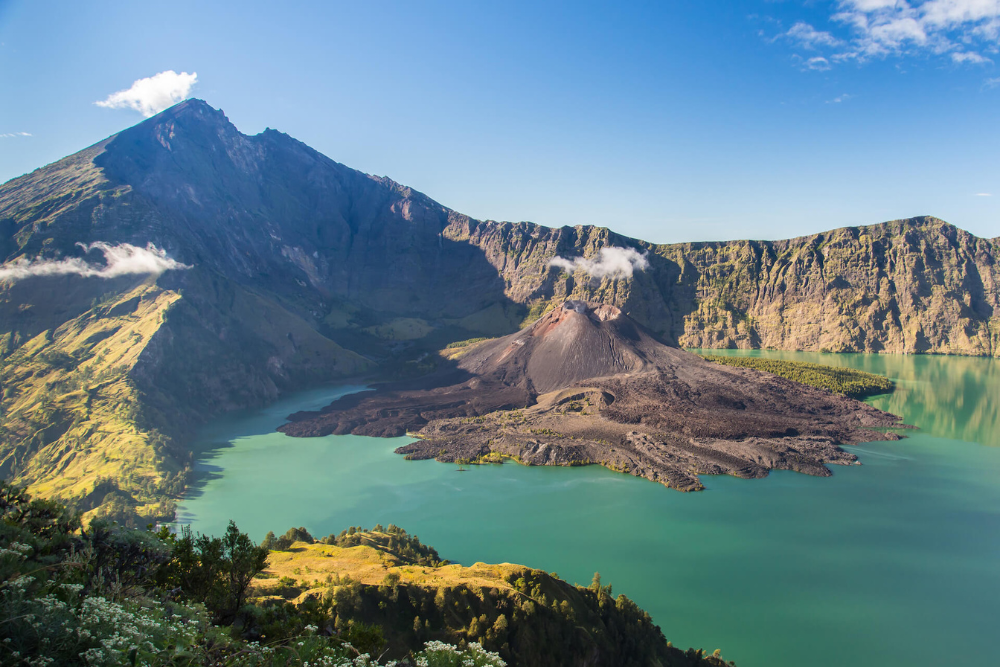 5 Fakta Menarik yang Ada di Gunung Rinjani, Penuh Pesona!