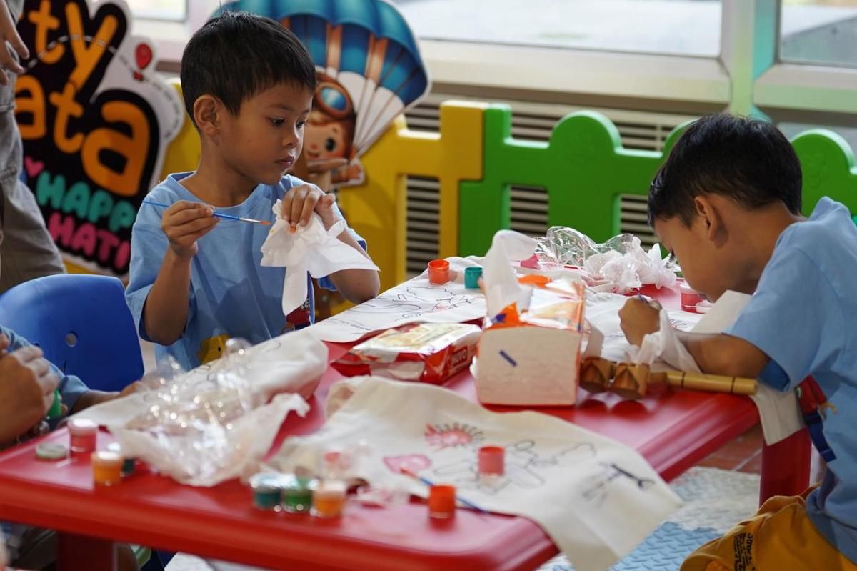 Yuk Ajak Anak Lihat Pesawat Sambil Face Painting di Bandara Soetta