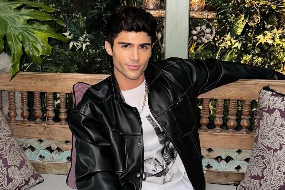 7 Perempuan yang Pernah Mengisi Hati Max Ehrich, Ada Demi Lovato!