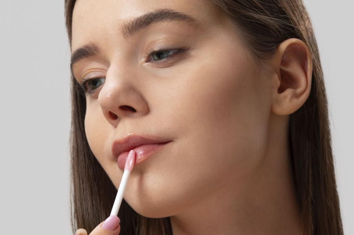 8 Rekomendasi Lip Serum Lokal Terbaik, Mencerahkan Bibir