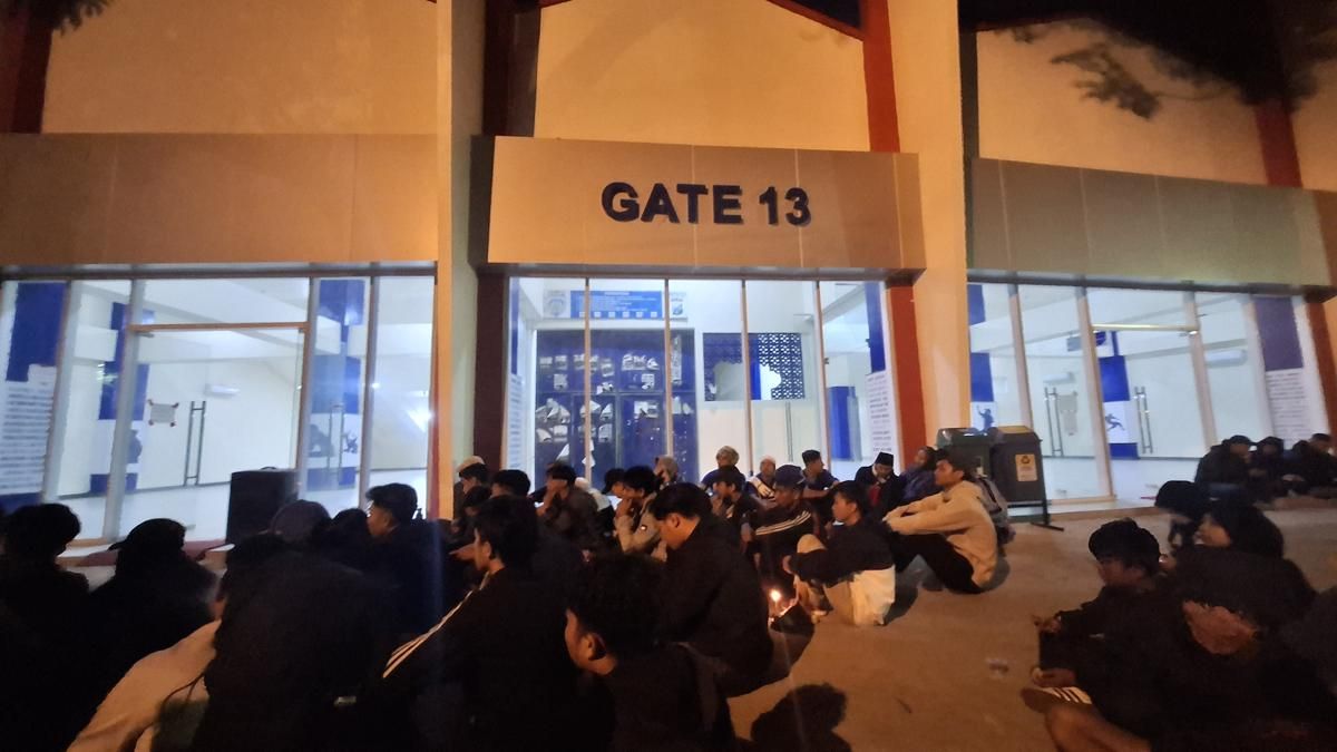 1.000 Hari Tragedi Kanjuruhan, Keluarga Gelar Doa di Gate 13