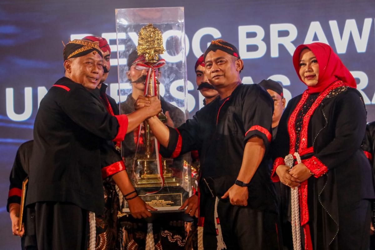 Reog dari Universitas Brawijaya Boyong Piala Presiden di FNRP XXX