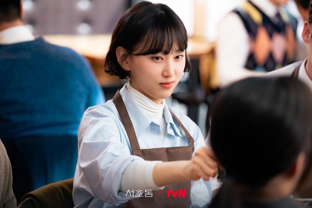 7 Still Cuts Ryu Hye Young di Law and the City, Pengacara Hobi Makan!