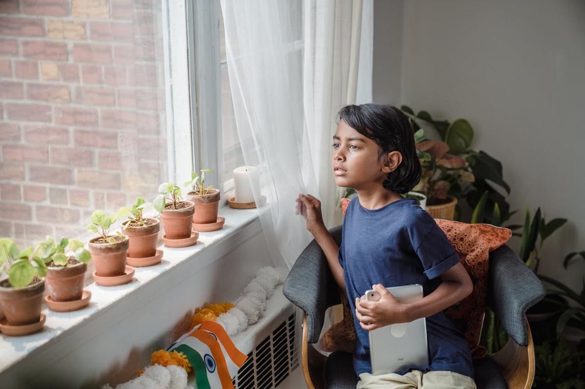 6 Tips Melatih Anak Sendirian di Rumah, Cepat atau Lambat Harus Berani