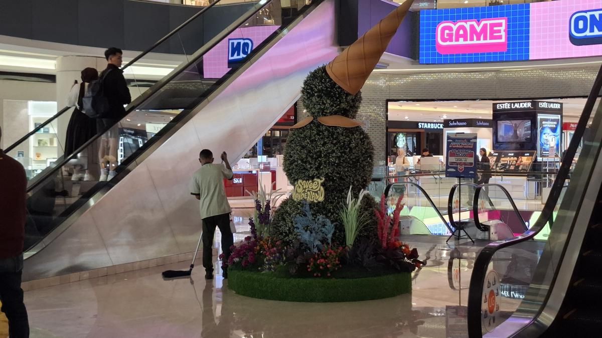 Pria Paruh Baya Jatuh dari Lantai 4 Tunjungan Plaza 4  