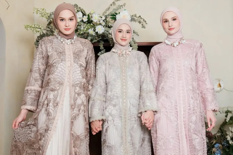 5 Referensi Model Gamis Kombinasi Organza, Tampil Lebih Anggun!