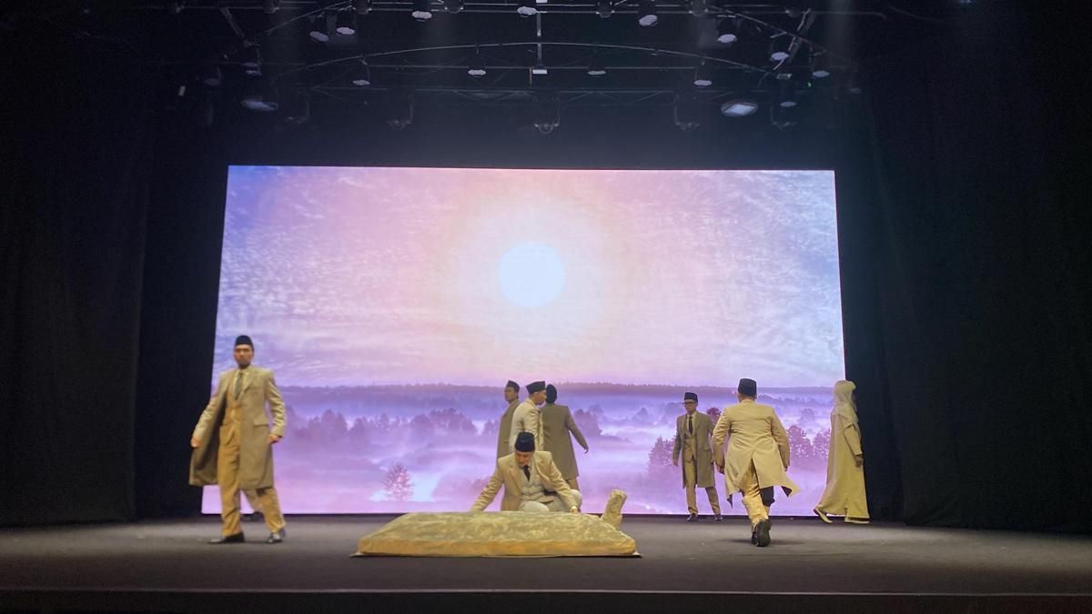 Perjalanan Spiritual Soekarno dan Imam Bukhari dalam Bingkai Teater