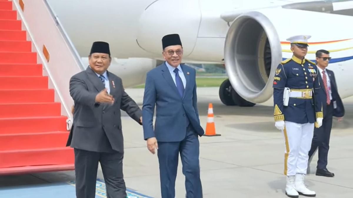 Anwar Ibrahim Tiba di Jakarta Langsung Dijemput Prabowo