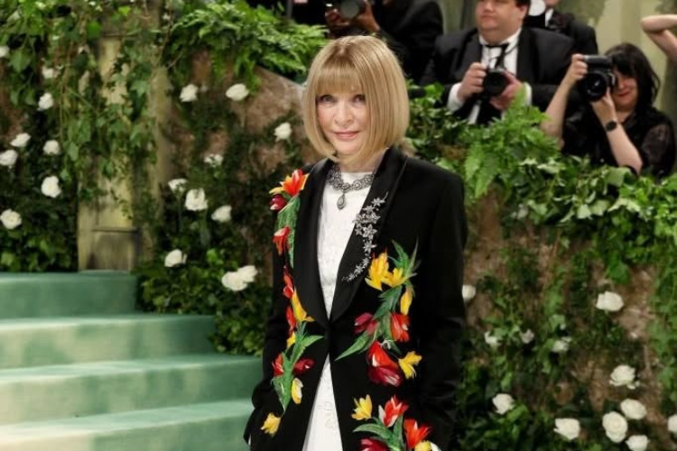 Gaya Ikonik Anna Wintour, Editor Vogue yang Mundur Setelah 37 Tahun