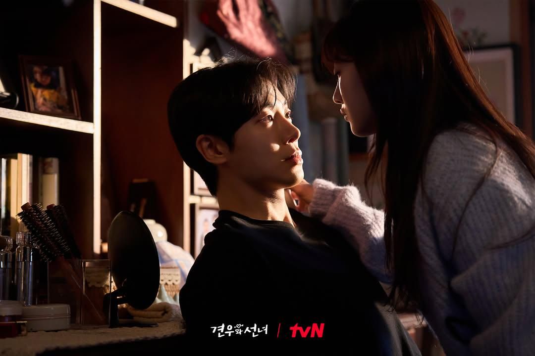 7 Cara Park Sung A Mendekati Bae Gyeon Woo di Head Over Heels