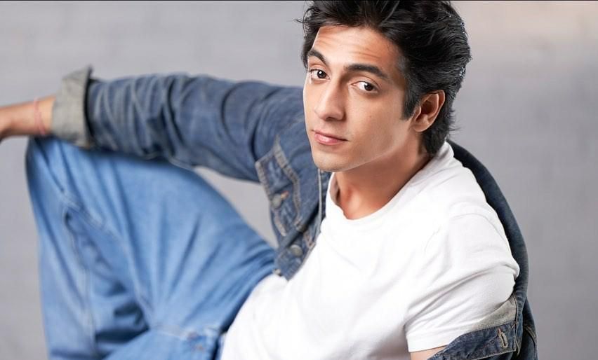 9 Foto Ahaan Panday, Sepupu Ananya Panday, Segera Debut lewat Saiyaara