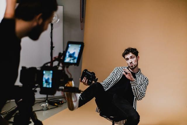 5 Tips Memilih Pakaian untuk Sesi Foto Pria, Hasilnya Kece!