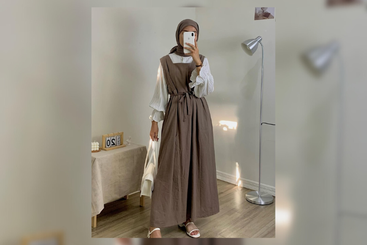 5 Inspirasi Model Gamis Tanpa Lengan Kekinian buat Tampil Modis
