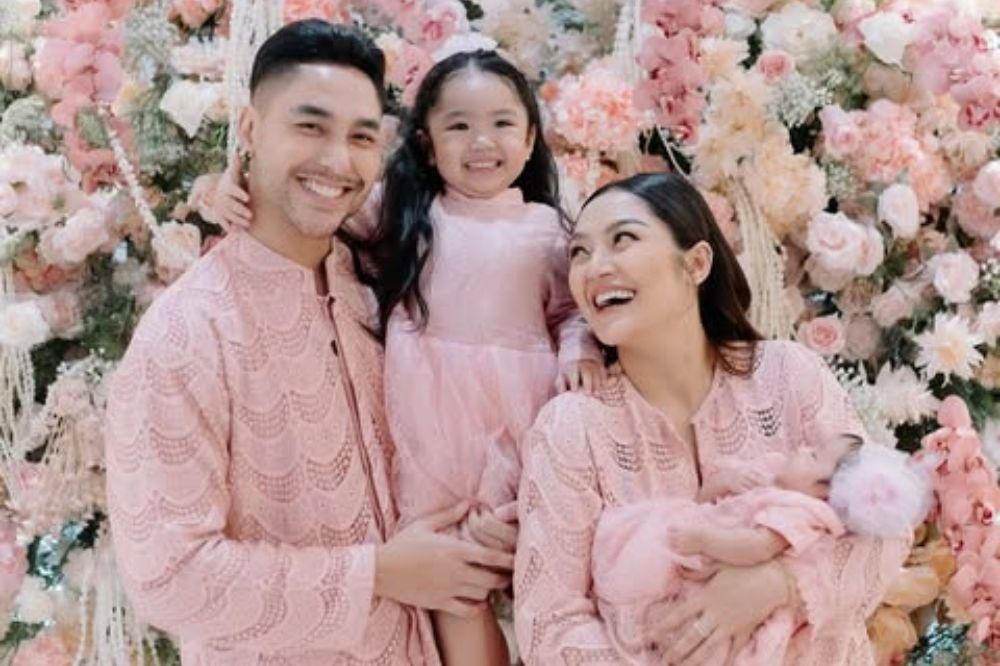 9 Foto Akikah Xandraya Anak Kedua Siti Badriah dan Krisjiana